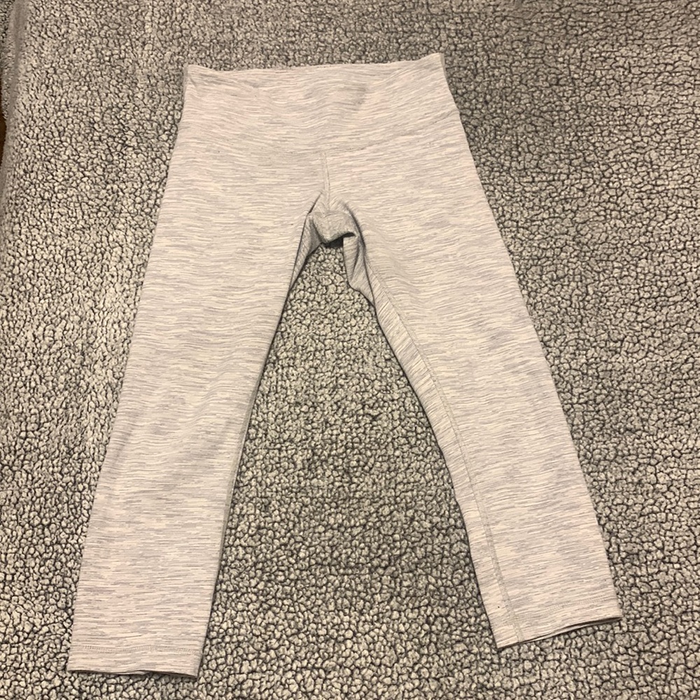 Lululemon Wunder Under mid rise crop 23” leggings.